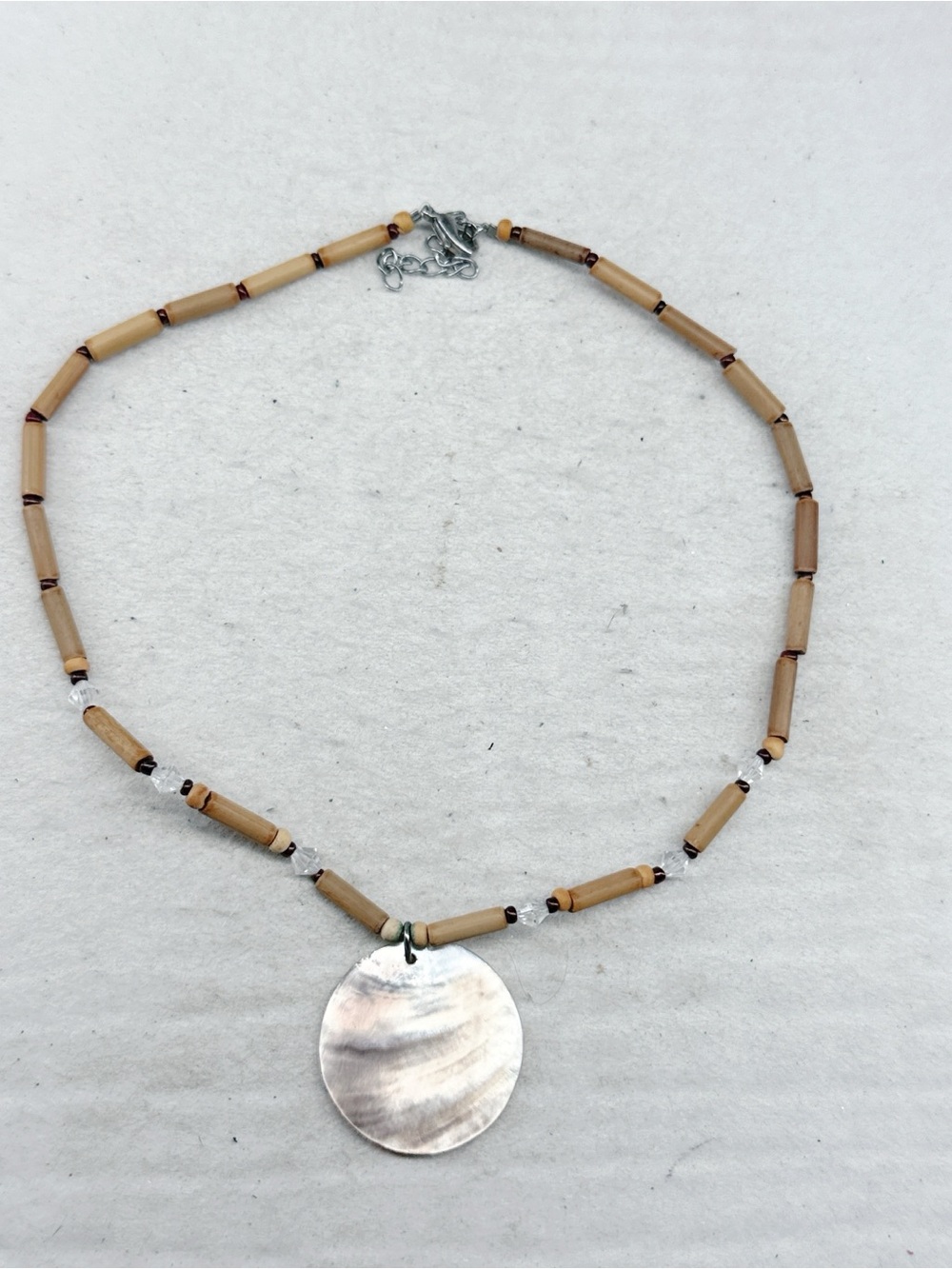 371u. Handmade Shell Necklace Wood